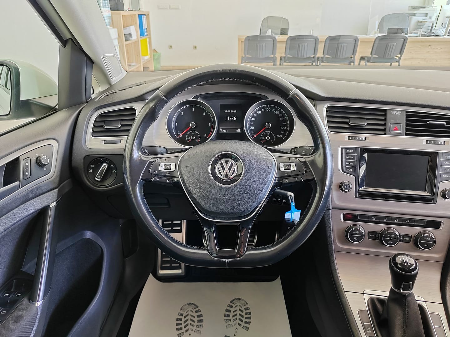 VW Golf 1.6 TDI R-Line full